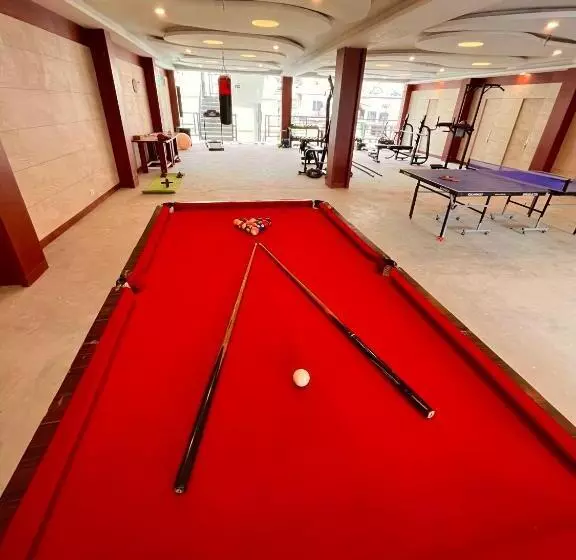 ユースホステル Vista !! Centrally Heated ! Air Cooled ! Private Parking ! Restaurant ! Family Hotel ! Open Terrace