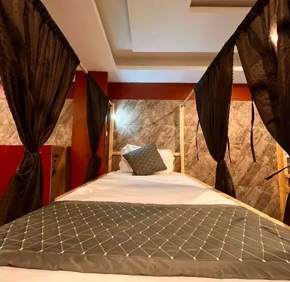 ユースホステル Vista !! Centrally Heated ! Air Cooled ! Private Parking ! Restaurant ! Family Hotel ! Open Terrace