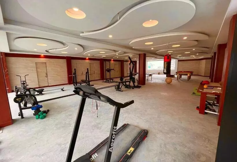 ユースホステル Vista !! Centrally Heated ! Air Cooled ! Private Parking ! Restaurant ! Family Hotel ! Open Terrace