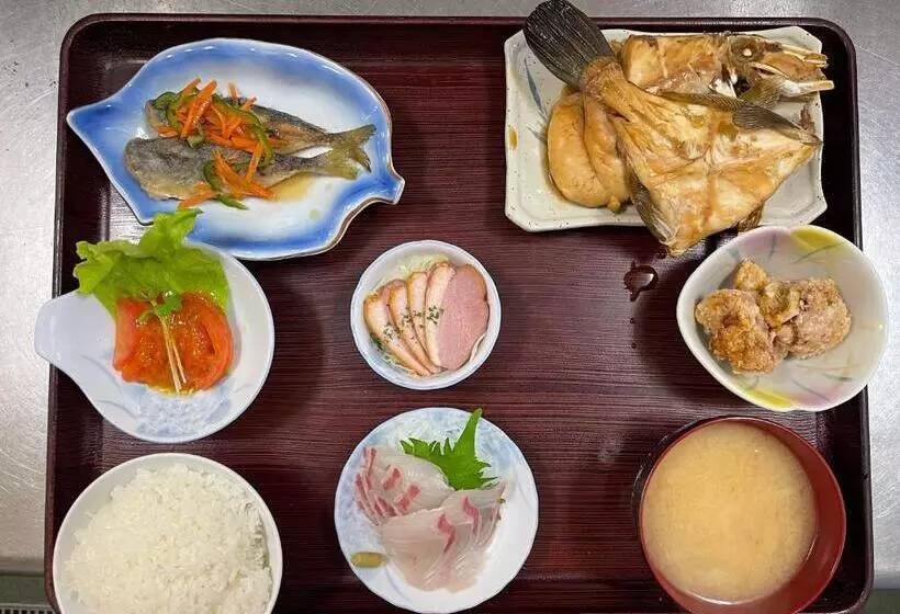 Hotelli 魚島観光センター