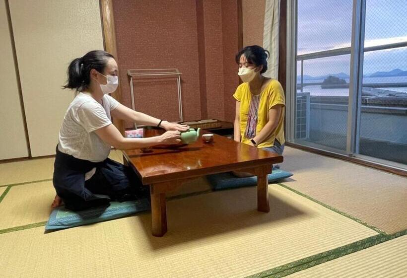 فندق 魚島観光センター