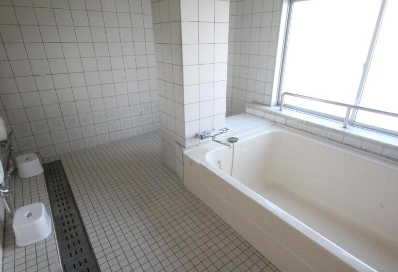 فندق 魚島観光センター