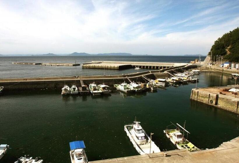 فندق 魚島観光センター