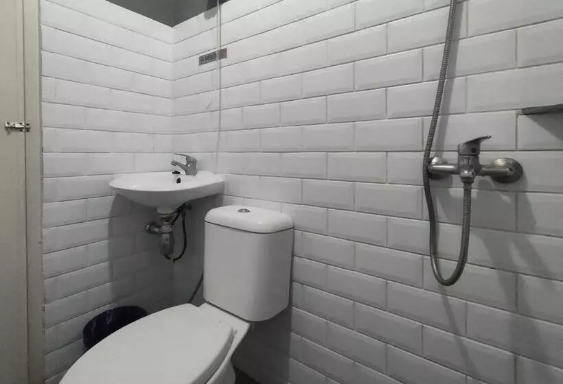 Hotelli Puspiptek Residence Syariah Mitra Reddoorz