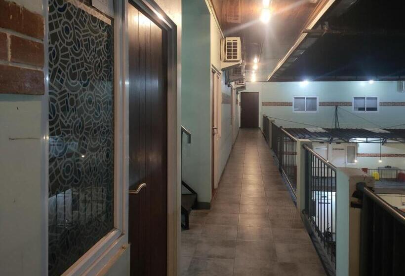 酒店 Puspiptek Residence Syariah Mitra Reddoorz