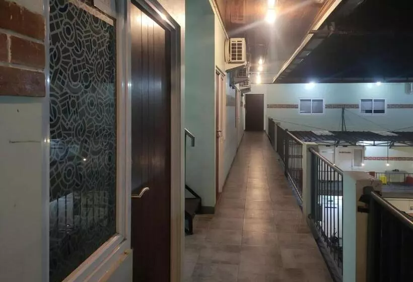 Hotelli Puspiptek Residence Syariah Mitra Reddoorz