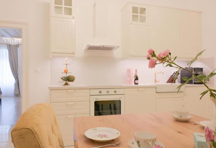 בית מלון כפרי Villa Gutenberg Le Grand    Free Parking