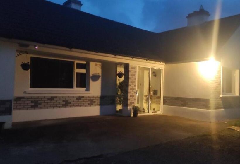 بنسيون Retreat By The Feale