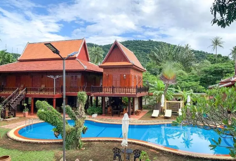 استراحتگاه Yoga Palm House Kep