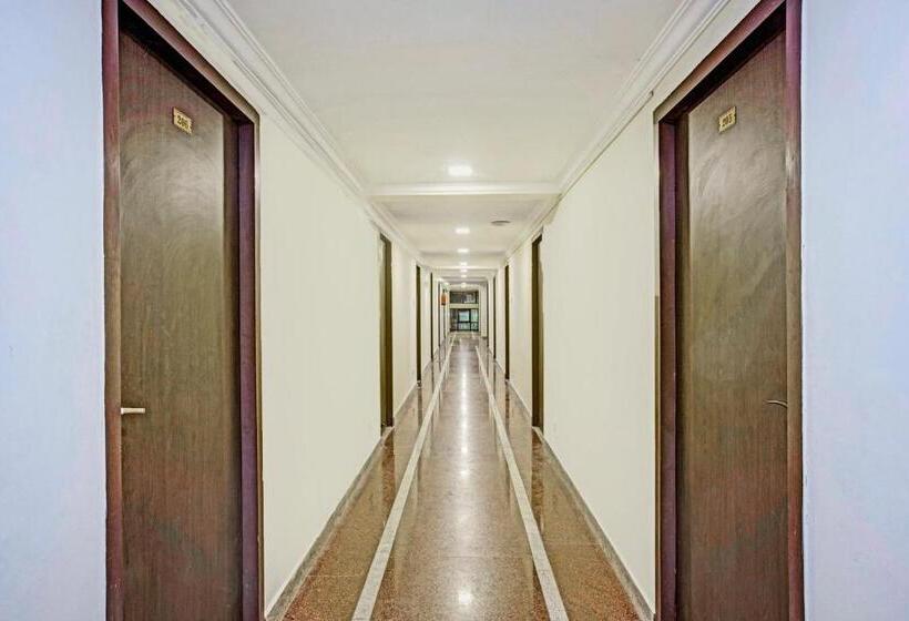 Fabhotel Neethu Residency Nr Avm Film Studio