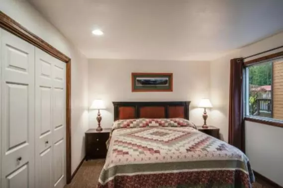 Pend Oreille Shores Resort