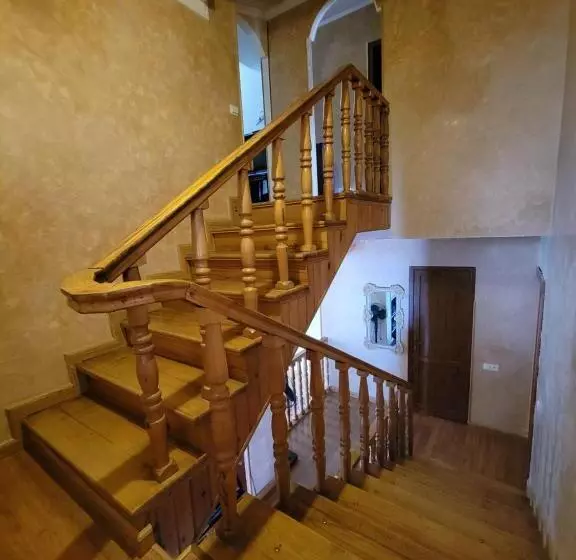B&b Odzun