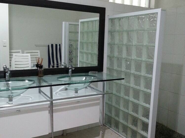 تختخواب و صبحانه Wellesley Hotel Rarotonga