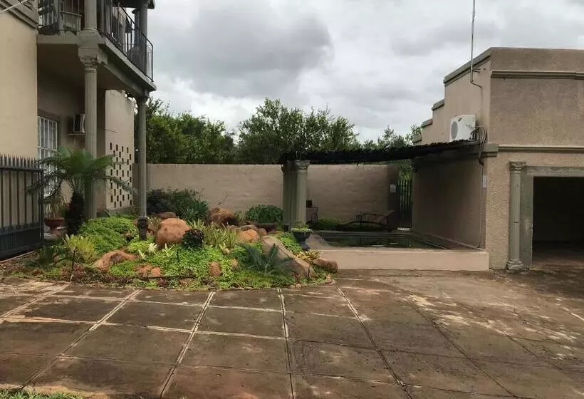 Retkeilymaja Komati Kruger Villas