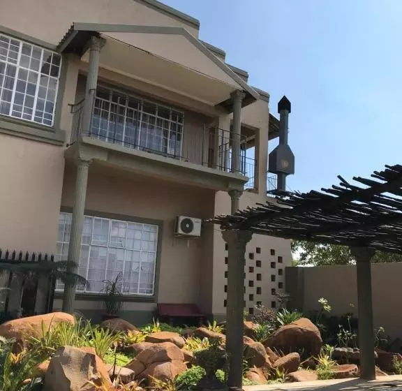 Retkeilymaja Komati Kruger Villas