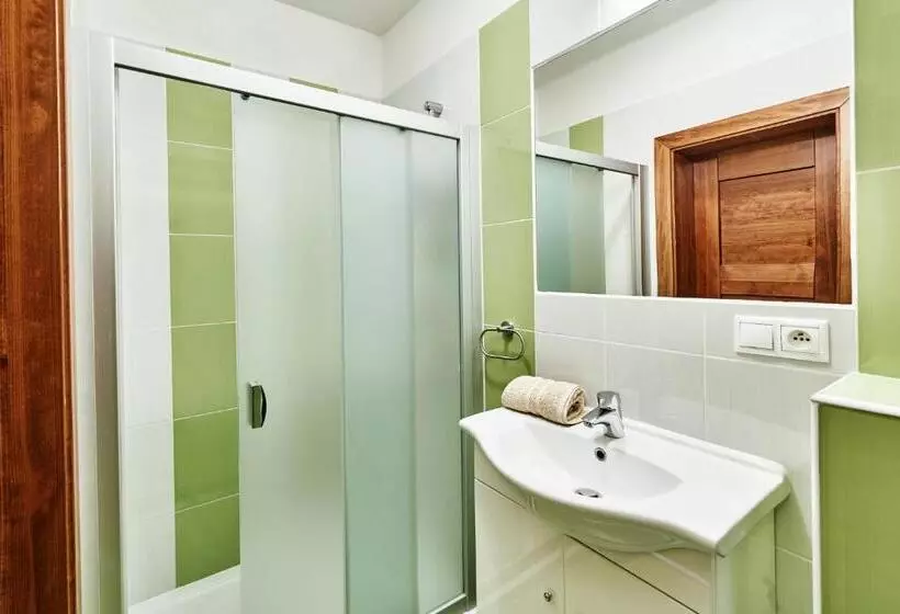 Aamiaismajoitus (B&B) Villa Lupu