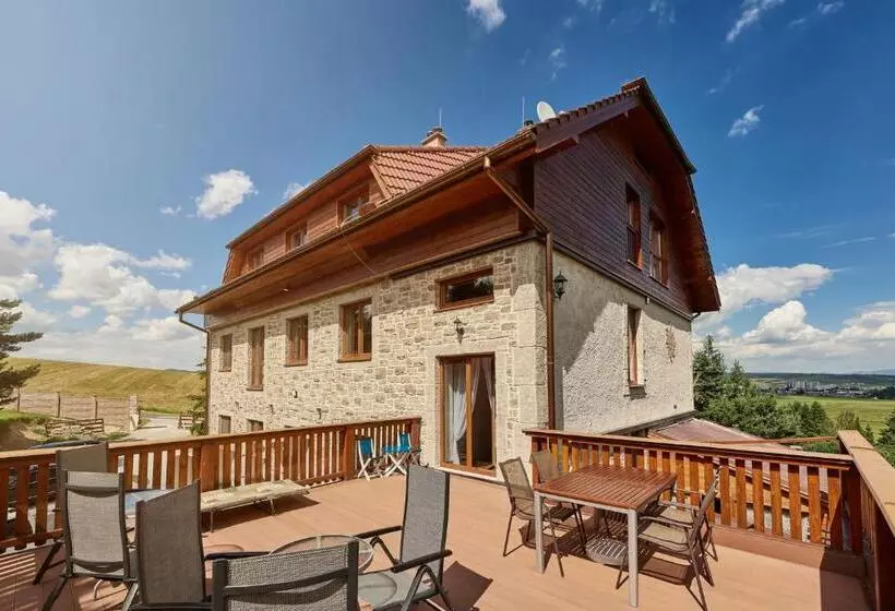 Aamiaismajoitus (B&B) Villa Lupu