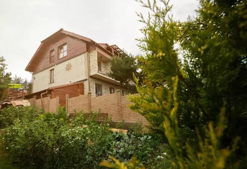 Aamiaismajoitus (B&B) Villa Lupu