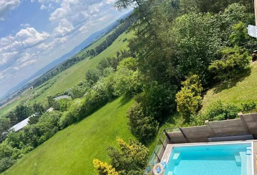 Aamiaismajoitus (B&B) Villa Lupu