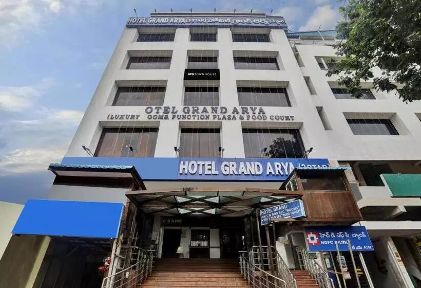 ホテル Townhouse Eluru