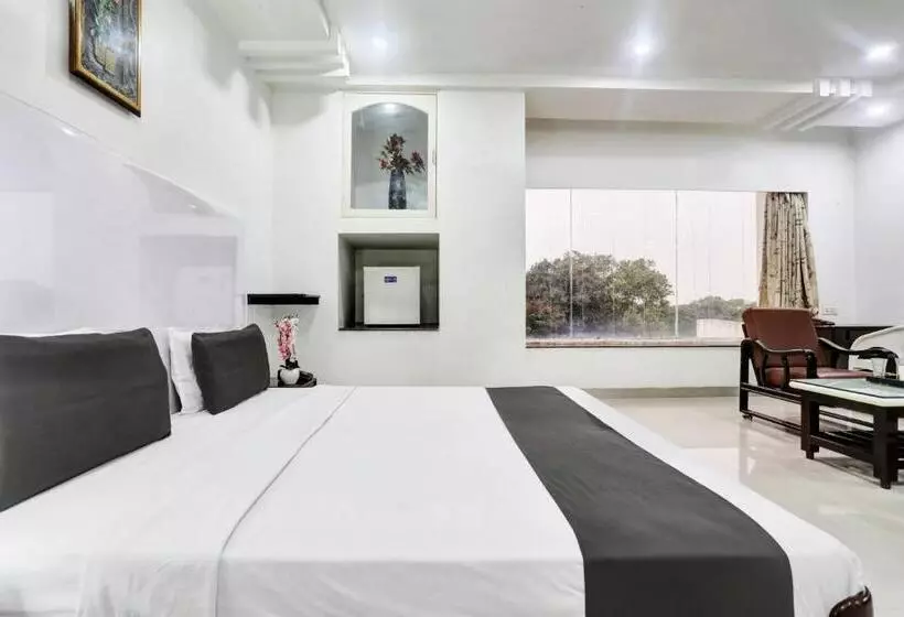 ホテル Townhouse Eluru