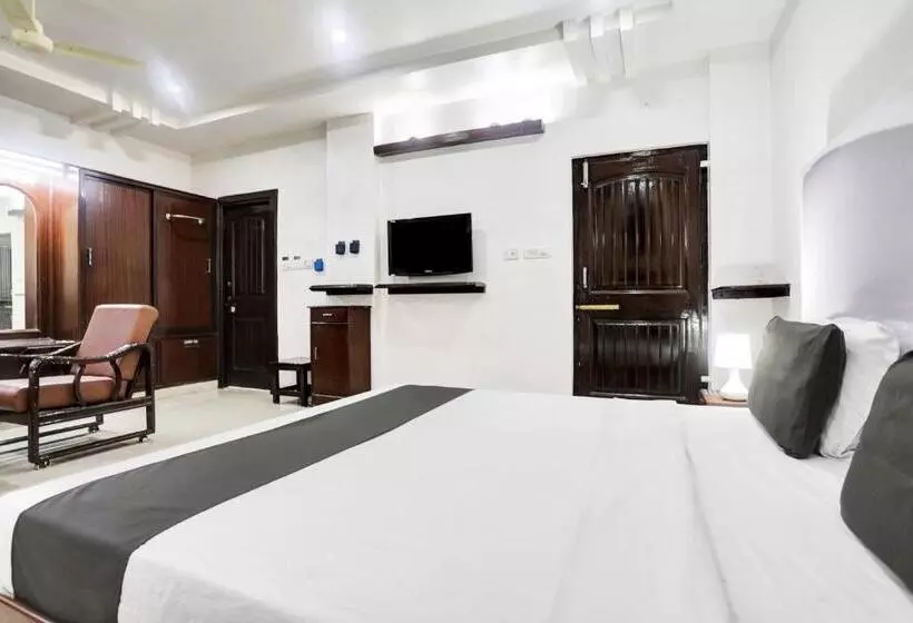 ホテル Townhouse Eluru