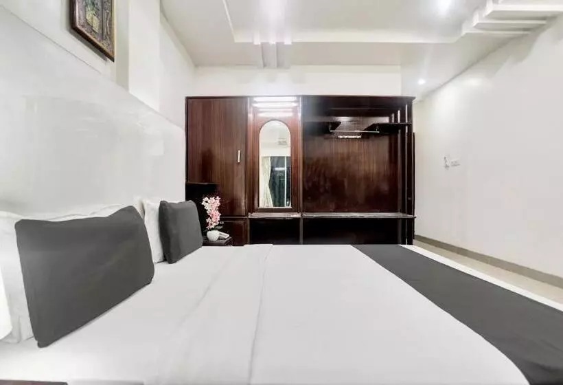 ホテル Townhouse Eluru