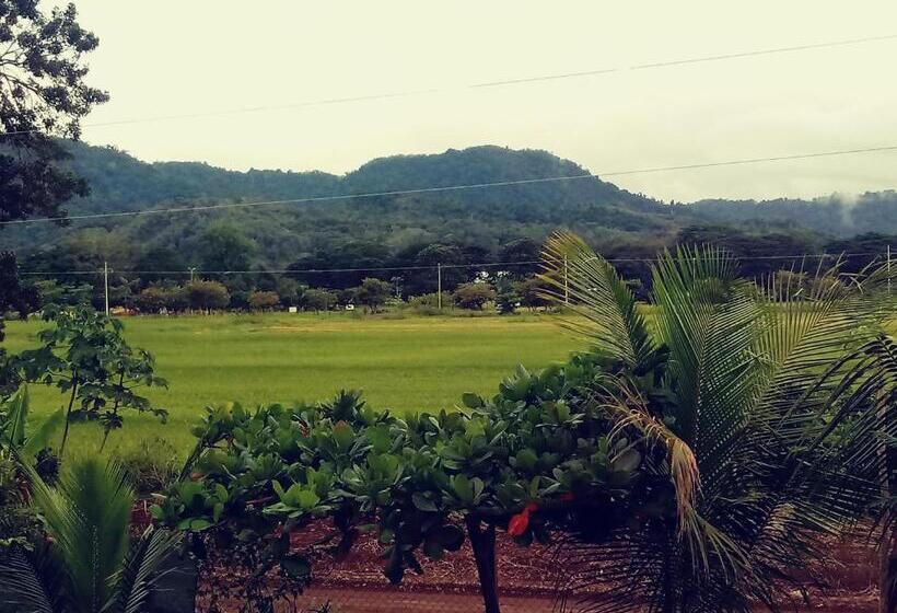 پانسیون Jaco Surf Beachbungalow