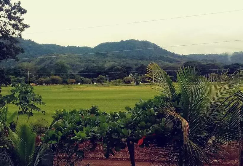 Majatalo Jaco Surf Beachbungalow