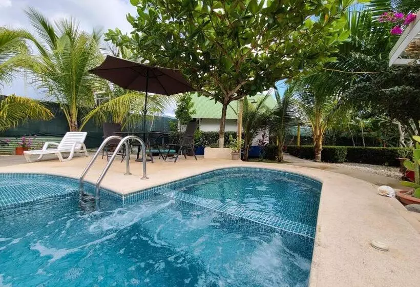 Majatalo Jaco Surf Beachbungalow