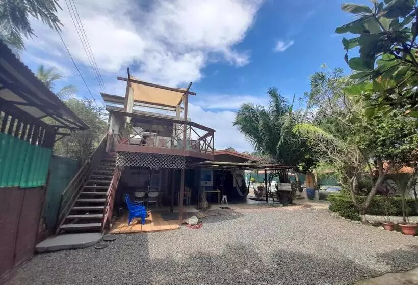 Majatalo Jaco Surf Beachbungalow