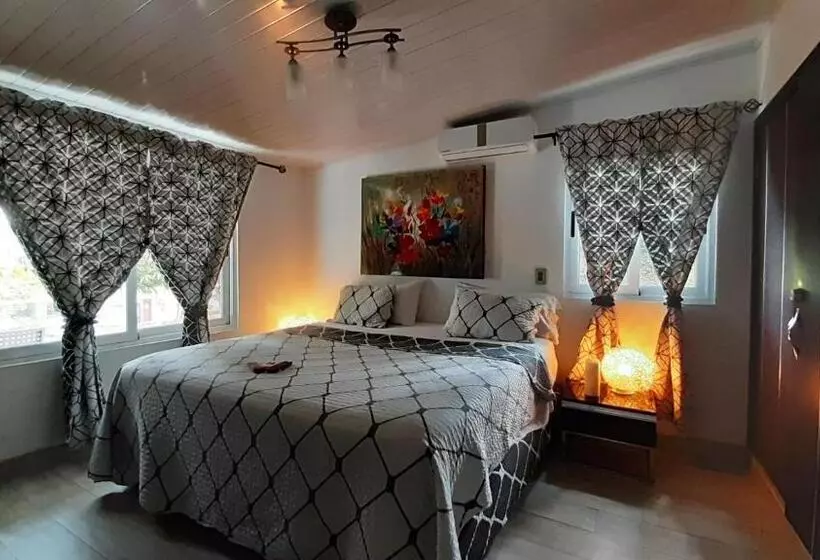 تختخواب و صبحانه La Romantica