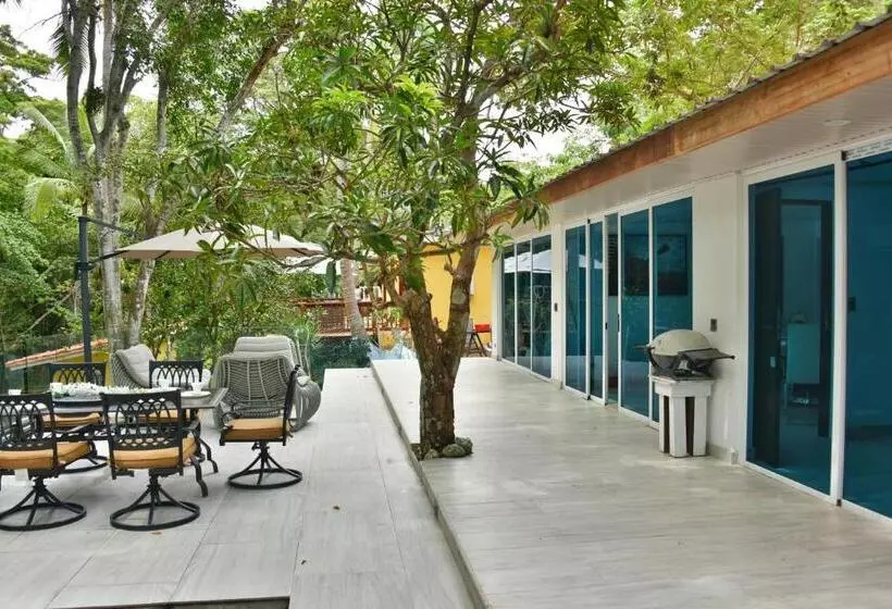 تختخواب و صبحانه La Romantica