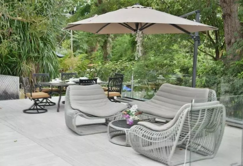 تختخواب و صبحانه La Romantica