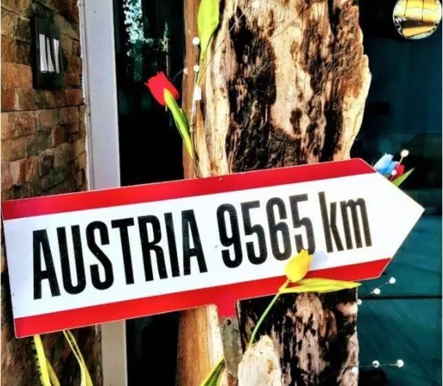 تختخواب و صبحانه La Romantica