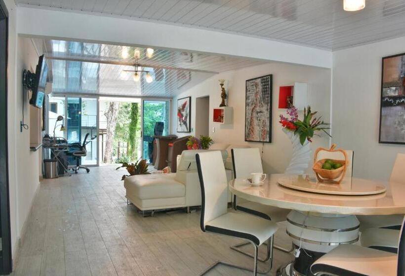 تختخواب و صبحانه La Romantica