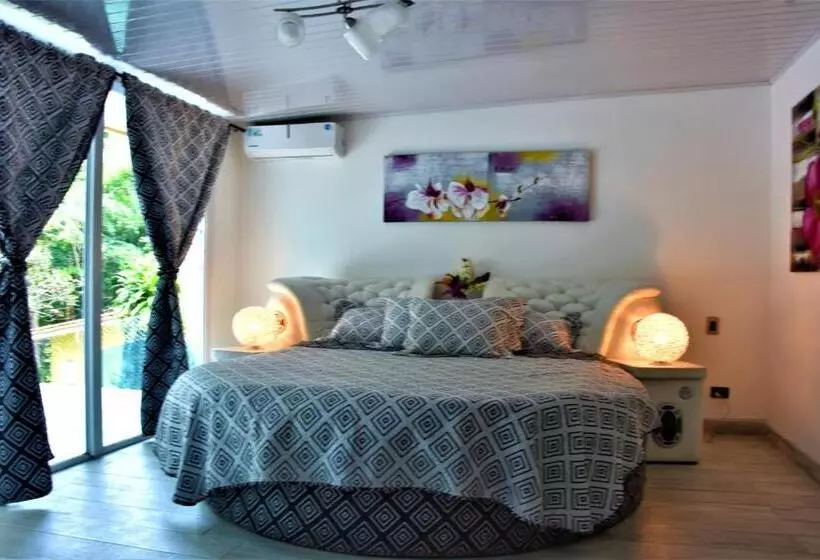 تختخواب و صبحانه La Romantica