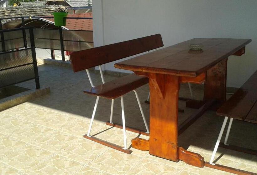 پانسیون Vila Lucky