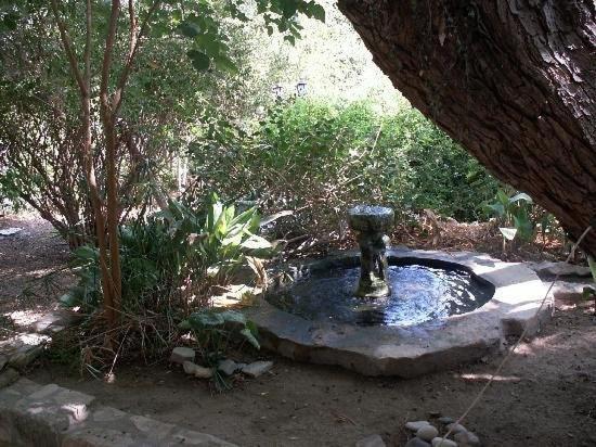 مبيت وإفطار Antony S Garden House