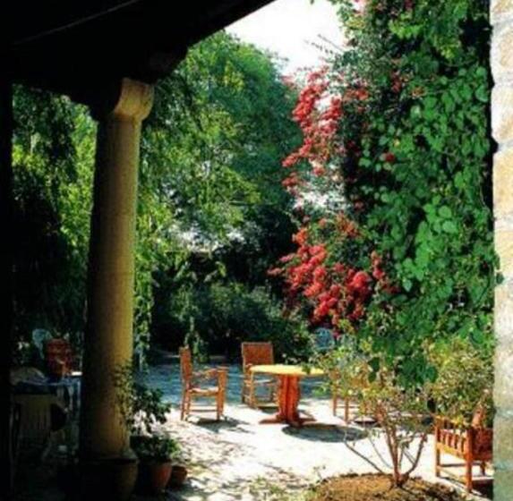 مبيت وإفطار Antony S Garden House