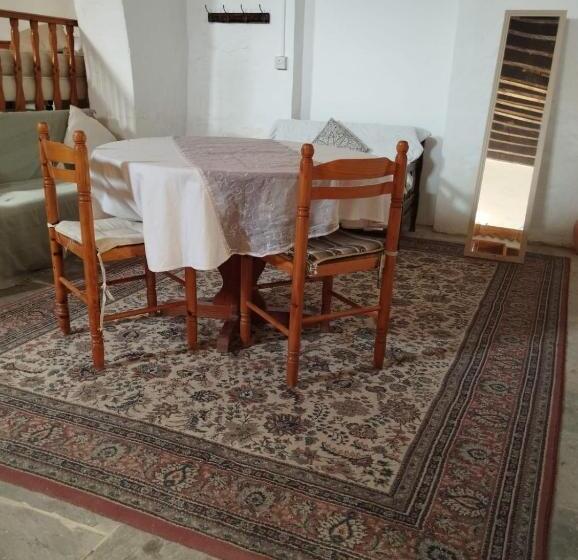 مبيت وإفطار Antony S Garden House