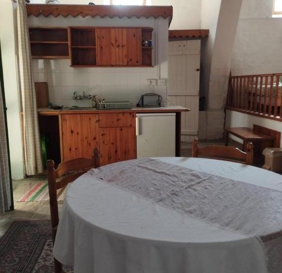 مبيت وإفطار Antony S Garden House