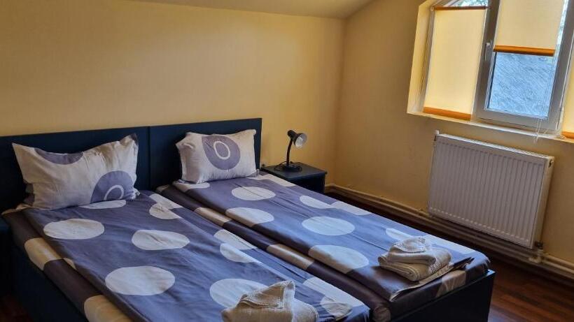 住宿加早餐  Pension Puiu