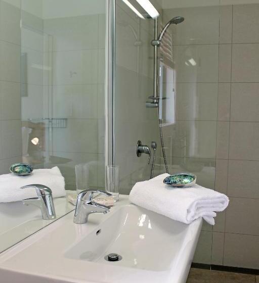 膳宿费 Taratara Whangaroa