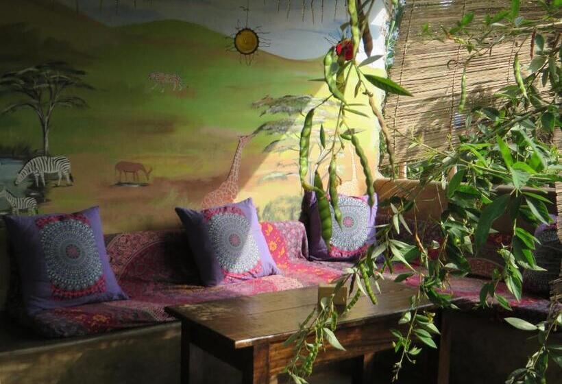 تختخواب و صبحانه Bahati Diani House Glamping