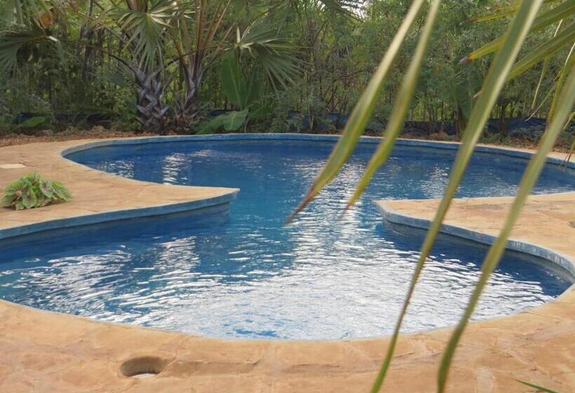 تختخواب و صبحانه Bahati Diani House Glamping