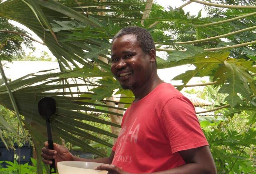 تختخواب و صبحانه Bahati Diani House Glamping