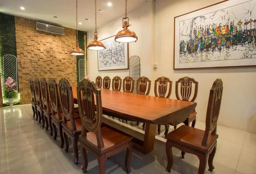 هتل Aura Residence