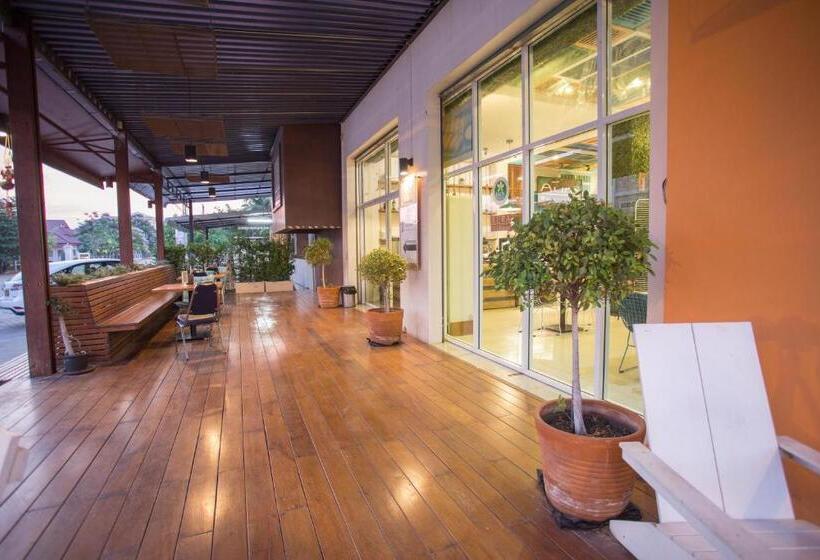 هتل Aura Residence