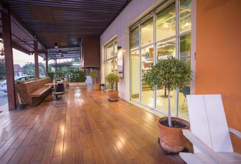 هتل Aura Residence